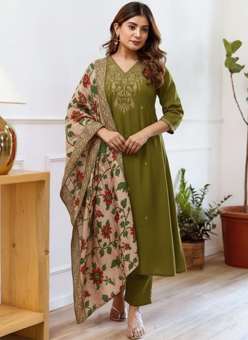 KLOSIA Women Embroidery Straight Kurta and Pant Set with Dupataa