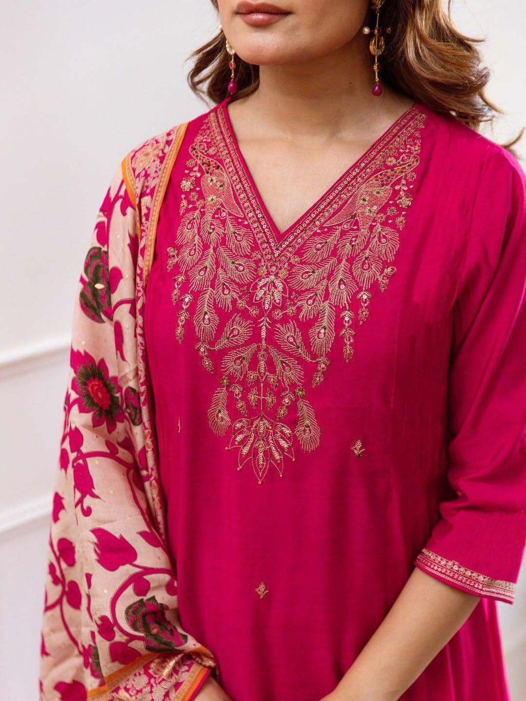 KLOSIA Women Embroidery Straight Kurta and Pant Set with Dupataa